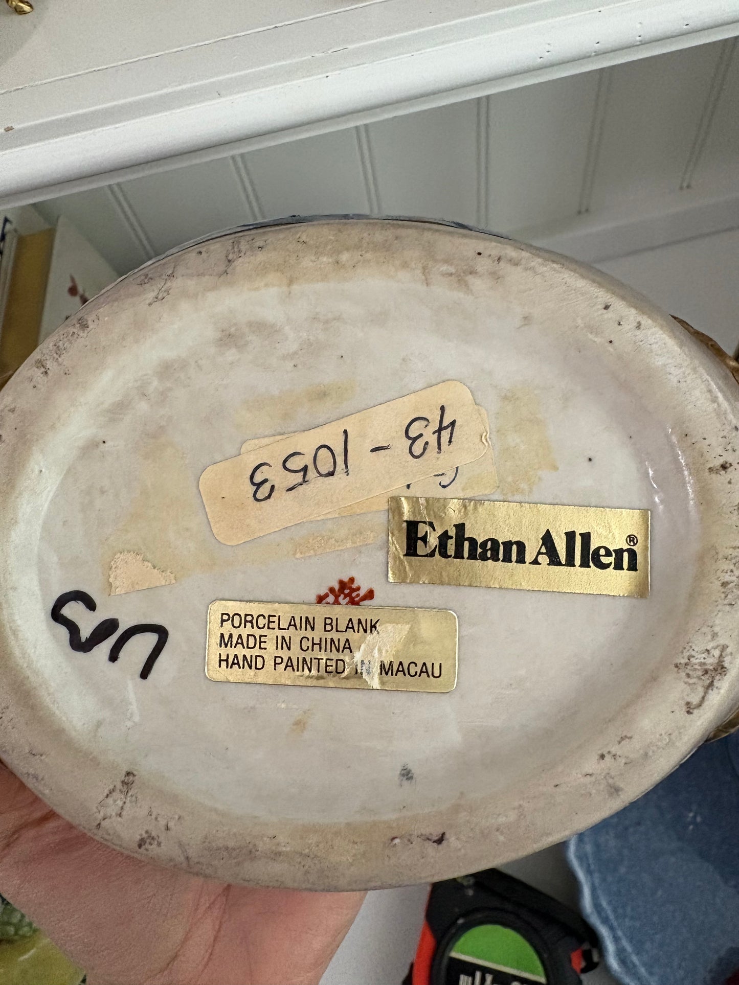 Porcelain swan basket